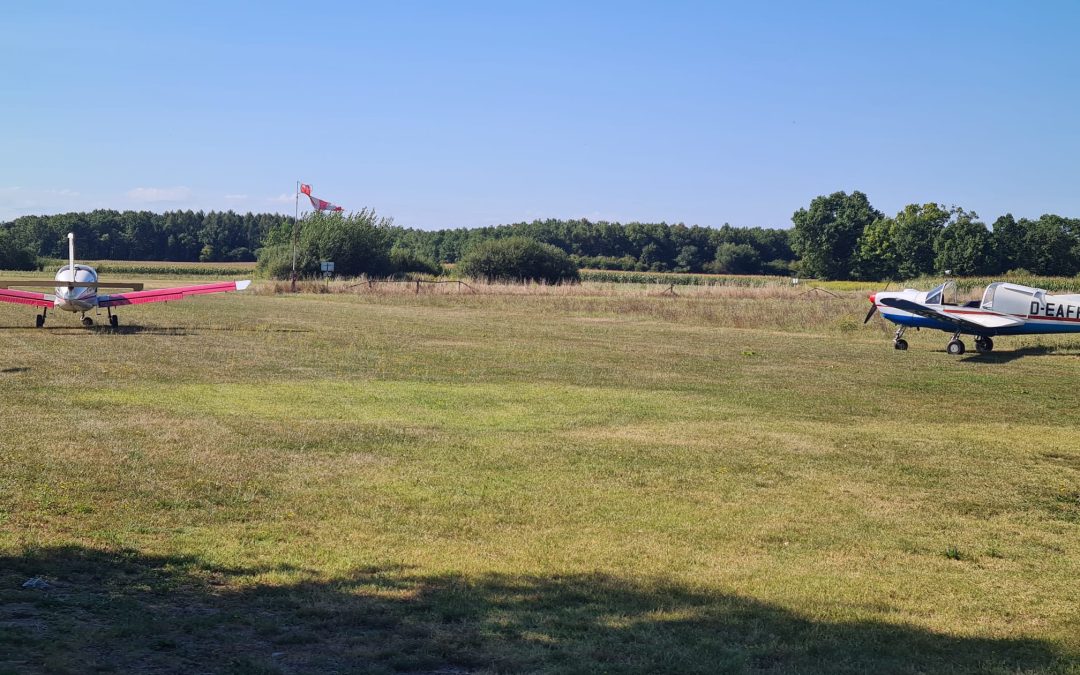 Privatni zrakoplovi sletjeli na naše letjelište povodom Renesansnog festivala
